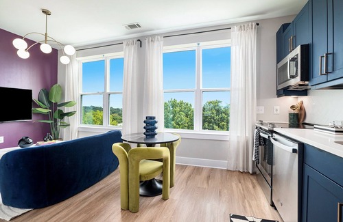 Summerhill Apartment | Vibrant-Cozy Suite In The Heart Of The City!n