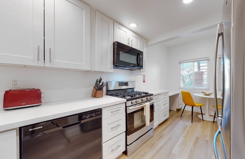 Palm Springs Apartment | Vibrant dog-friendly condo with hot tub, tennis court, pool, W/D, grill & patio