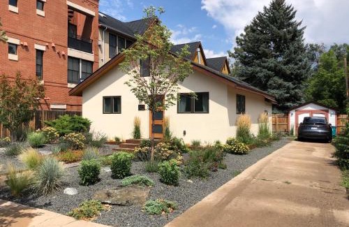 Martinez Park House | Vibrant Downtown Bungalow - Walk Everywhere!