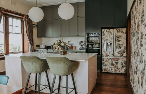 East Launceston House | Vibrant Dual Retreat: Vagabond's Rest & Rose Gold Hideaway