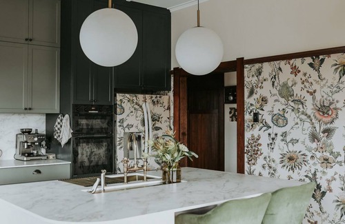 East Launceston House | Vibrant Dual Retreat: Vagabond's Rest & Rose Gold Hideaway