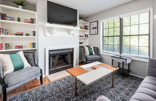 Snellville Apartment | Vibrant Family Retreat~Sleeps 8~2 Kings~ Game Room