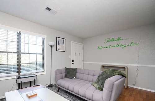 Snellville Apartment | Vibrant Family Retreat~Sleeps 8~2 Kings~ Game Room