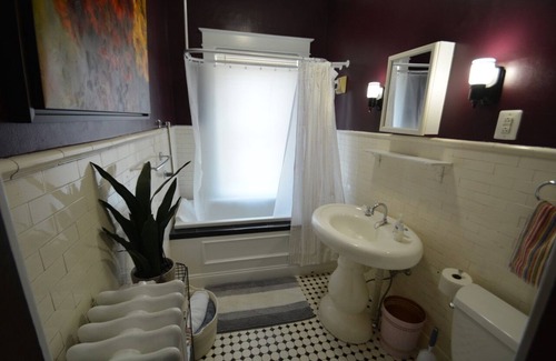 Bedford Apartment | Vibrant Flat in Downtown Bedford. Walk to amenities!