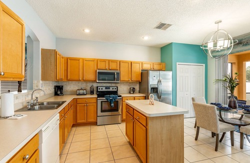 Crystal Cove House | Vibrant Florida Living: 2025 Getaways with Style and Sun!