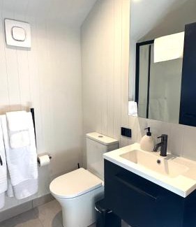 Frankton Villa | Vibrant Frankton Villa