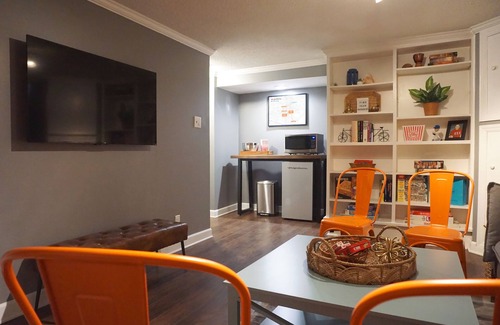 Cedar Rapids House | Vibrant Getaway! 2 Baths + Walk in Shower, Great Amenities & Value