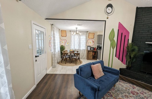 Missouri City House | Vibrant Getaway – Say Hello to the Best of Houston