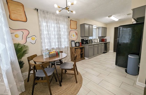 Missouri City House | Vibrant Getaway – Say Hello to the Best of Houston
