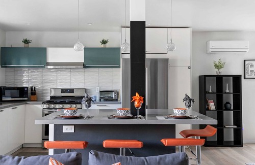 Mission Hills Apartment | Vibrant Hillside Retreat with Harbor Views, King bed