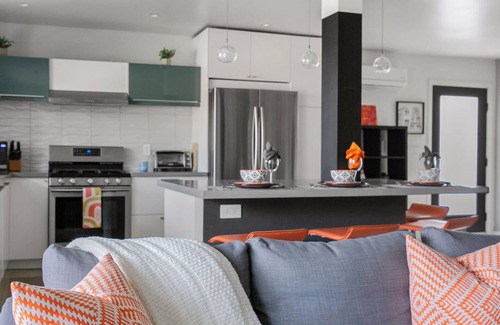 Mission Hills Apartment | Vibrant Hillside Retreat with Harbor Views, King bed