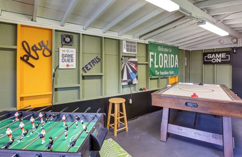 North Central Hollywood House | Vibrant Hollywood Home w/ Florida Room & Arcade!