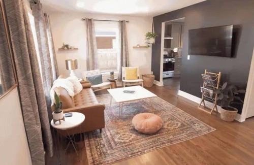 Charlotte House | Vibrant home 7 mins from Uptown