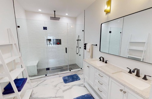 Park View Apartment | Vibrant Home Away From Home