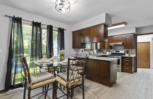 Sterling Heights House | Vibrant Home Near Beaumont Troy, Henry Ford Hospital & GM