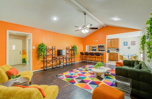 Woodlake - Briar Meadow House | Vibrant Hub: Central Location - Golf Stadiums