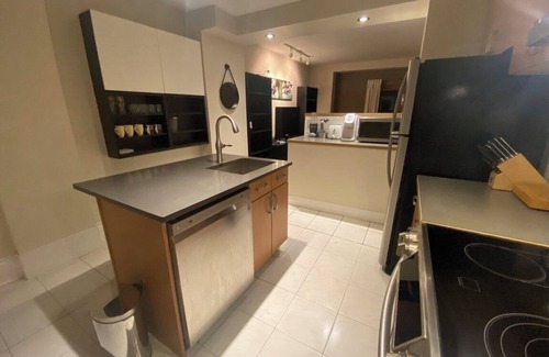 Palmerston - Little Italy House | Vibrant Little Italy Area: Main Floor Apartment