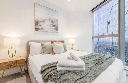 Melbourne Central Business District Apartment | Vibrant & Lively Condo with Stunning City Views