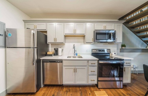 Downtown Louisville Apartment | Vibrant Loft Apt w/Free Parking | Near Hospitals
