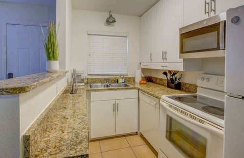 Arlington Park Apartment | Vibrant Modern Escape, Walk to Dining, Near Beach