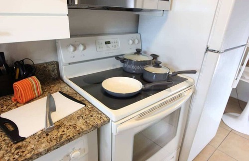 Arlington Park Apartment | Vibrant Modern Escape, Walk to Dining, Near Beach