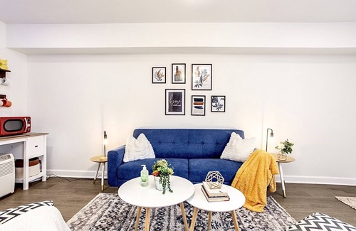 Lawrenceville House | ⚡️Vibrant Moderne Basement Suite w/Private Driveway ⚡️