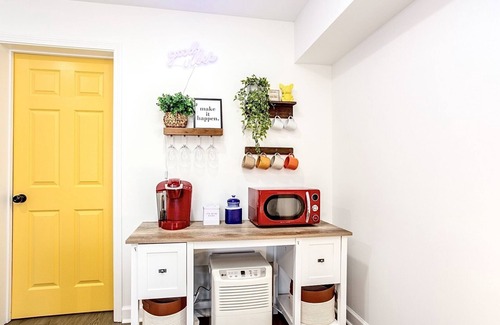 Lawrenceville House | ⚡️Vibrant Moderne Basement Suite w/Private Driveway ⚡️