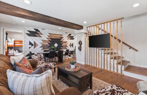 Greenwood House | Vibrant Multi Condo Building that Sleeps 48 with 7 Units