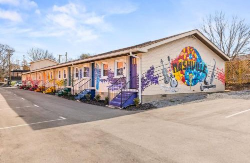 Greenwood House | Vibrant Multi Condo Building that Sleeps 48 with 7 Units