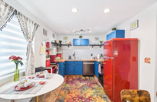 Lamar Heights Area House | Vibrant Pet and Family friendly fully fenced yard great location