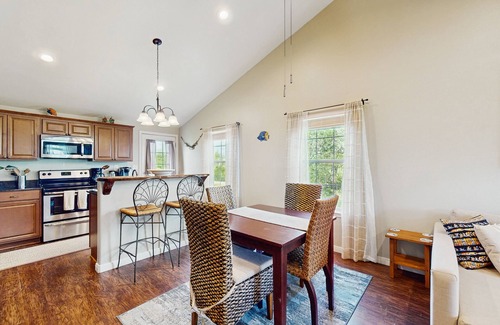 Rockport House | Vibrant sea-loving house with patio, AC & W/D - near Goose Island State Park