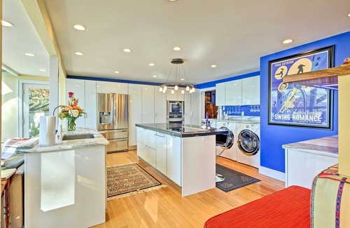 Sterling House | Vibrant Sterling Lakefront Lodge w/Kayaks