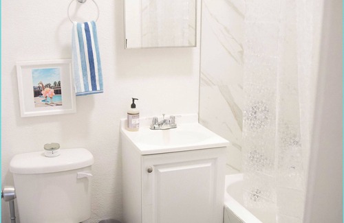 Rampart Village Apartment | Vibrant Stylish DTLA Studio for 2!