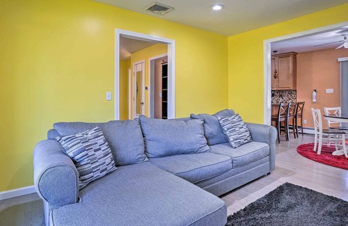Teaneck House | Vibrant Teaneck Home ~ 12 Mi to Manhattan!