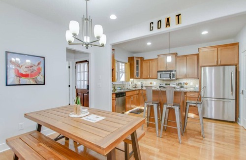Buena Vista House | Vibrant & Trendy - 2BR Home Near Marathon Village