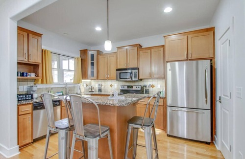 Buena Vista House | Vibrant & Trendy - 2BR Home Near Marathon Village