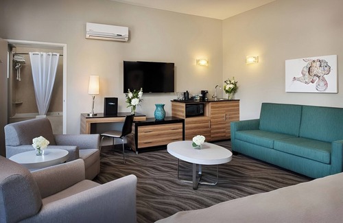 Little Italy Hotel | Vibrant Unit Near County Center Trolley – Perfect Base for Exploring | 3 Units
