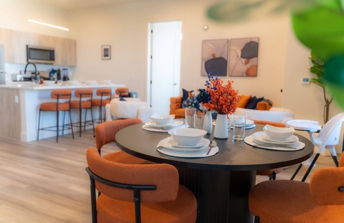 East Orange Apartment | Vibrant Visit near Airport! Free Parking, 2 Baths & Sleeps 8! ✨20% OFF 7 days✨