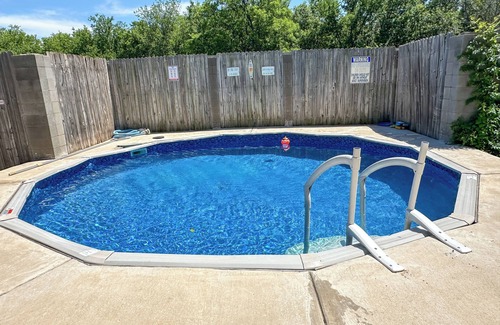 Keller Apartment | Vibrant Work Stay Studio Cowboy Pool, Pet ok near Tx Motor Speedway