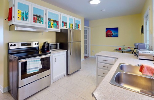 Downtown St. John's House | Vibrant yellow Jelly Bean Row House in the heart of downtown St. John's. Pets ok