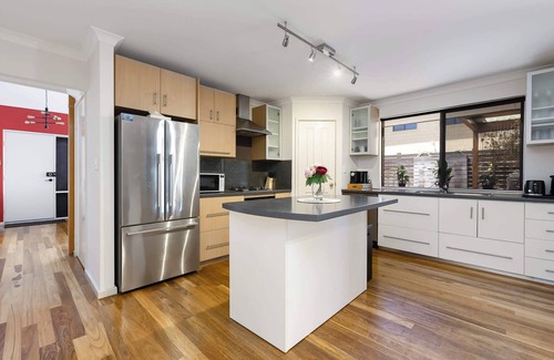 Victoria Park House | Vic Park Home close to Crown