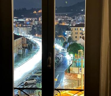 Oneglia Apartment | Vicino al mare in centro sulla ciclabile con la spiaggia