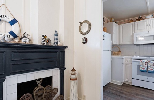 Seabright House | Vicky by the Sea – Ocean Views in Seabright | Pet-Friendly | Monthly Rental Available