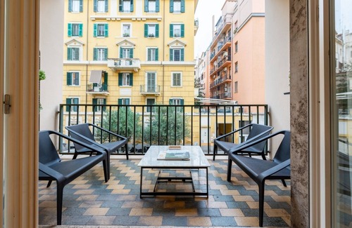 Flaminio House | Vico29 Piazza del Popolo - A Luxury Big Home for Families & Friends