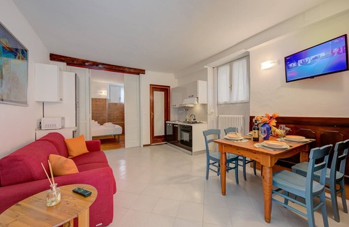 Barbarano Apartment | Vicolo 42-private Terrace-200m Lake, Salò, Italy