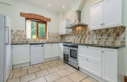 Woolland Cottage | Victoria Albert - UK49992