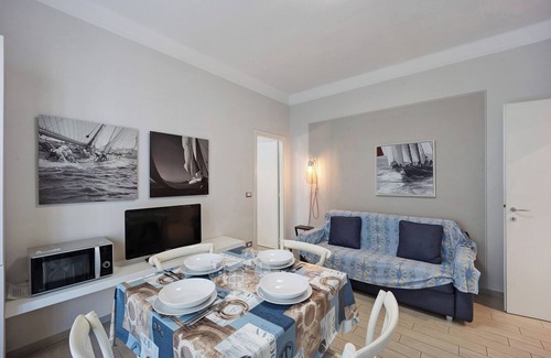 Diano Marina Apartment | 'Victoria Apartments Acquarius' with Balcony, A/C & Wi-Fi