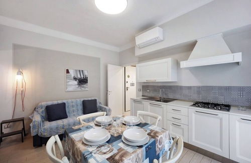 Diano Marina Apartment | 'Victoria Apartments Acquarius' with Balcony, A/C & Wi-Fi
