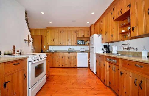 North Saanich House | Victoria Area Deep Cove Ocean Front 5 Bedroom Private Vacation Home