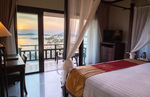 Kawthaung Hotel | Victoria Cliff Hotel & Resort